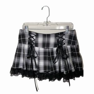 Widow Black & White Plaid Skirt